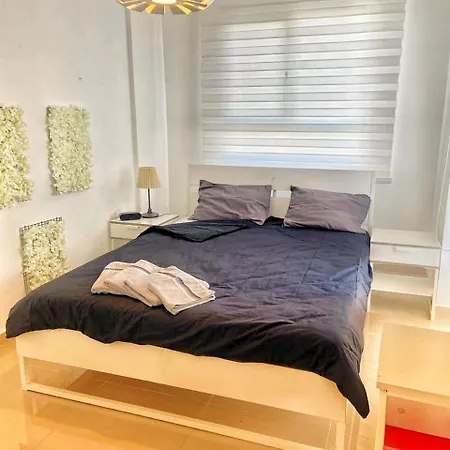 Apartment In Ceasar & Spa, Long