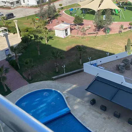 Apartment In Ceasar & Spa, Long